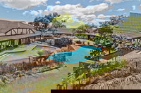 Oakwood Manor Motor Lodge