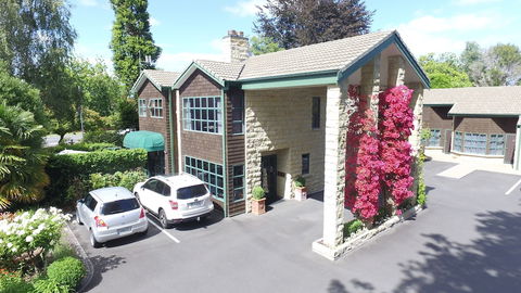 Cambridge Mews - Accommodation New Zealand 1