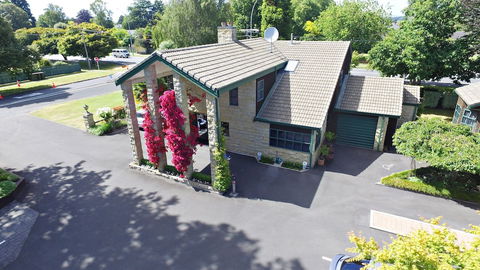 Cambridge Mews - Accommodation New Zealand 0