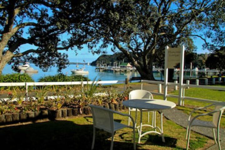 Hananui Lodge  Apartments