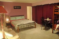 Purple der House Accommodation
