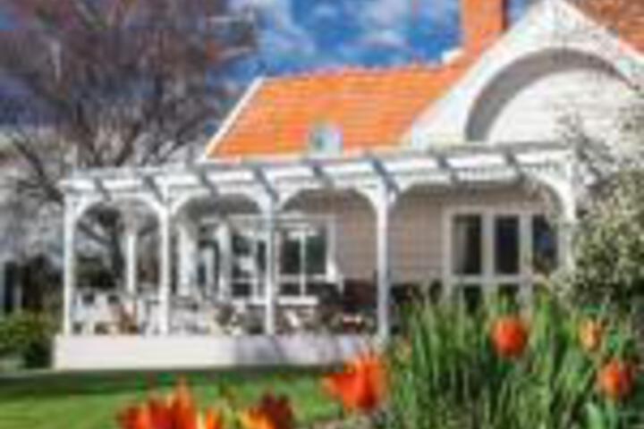 Anglesea House  Garden