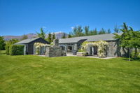 Queenstown Exclusive Retreat with Hot Tub