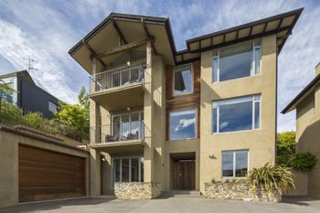 Central Queenstown Views - Accommodation New Zealand 4