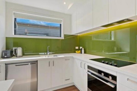 Leaning Rock Lane - Accommodation New Zealand 7