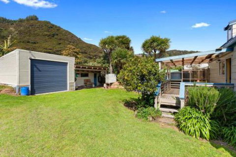 Fishing Base By The Sea - Accommodation New Zealand 5