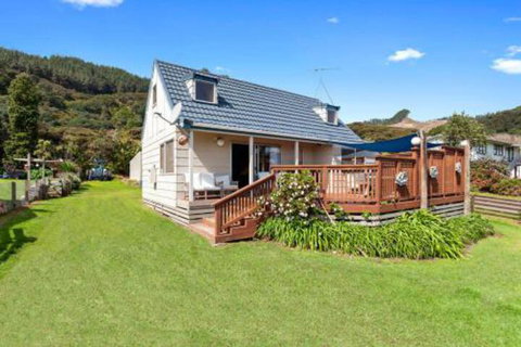 Fishing Base By The Sea - Accommodation New Zealand 0