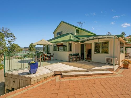 Ultimate Ocean Beach Tairua Holiday Home