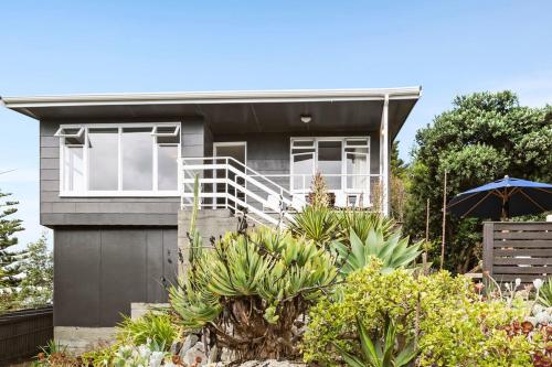 Seaside House Waikanae Beach Bach
