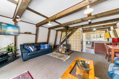 Tutere Treasure Waikanae Beach Holiday Home