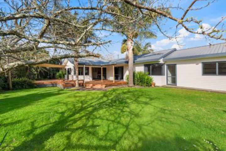Beach Breeze Oasis Waihi Beach Holiday Home