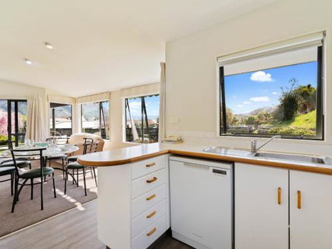 Downtown Wanaka Wanaka Holiday Home - Accommodation New Zealand 6