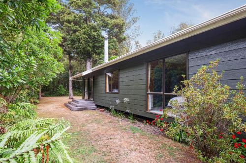 Puka Lodge Rear dwelling Pukawa Bay Holiday Home