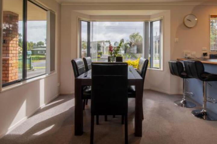 WELCOME TO WAIRAU OAKURA BEACH