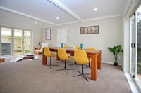 EXECUTIVE house with 1300sq garden near SHOPPING