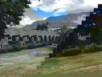 Spacious Townhouse Incredible Alpine Lake Views