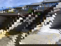 Spacious Lake View Townhouse Alpine Walk TO Town