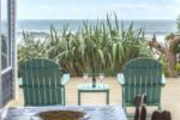 CHESTER COTTAGE BEACHFRONT LUXURY