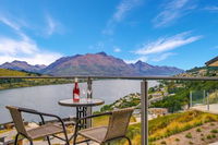 Queenstown Lake Views Upstairs Apartment