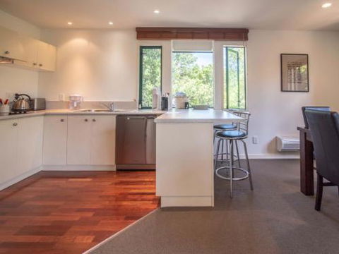 Jolie Akaroa Holiday Home - Accommodation New Zealand 3