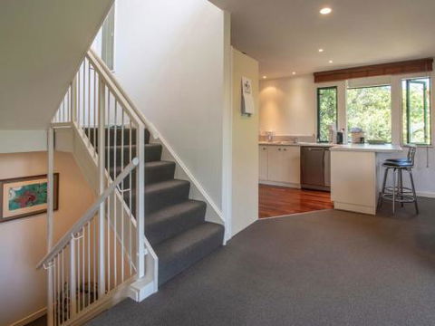 Jolie Akaroa Holiday Home - Accommodation New Zealand 5