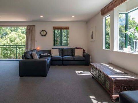 Jolie Akaroa Holiday Home - Accommodation New Zealand 4