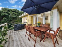 Surfers Sunshine Cottage Piha Holiday Home