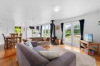 Blue Breeze Waikanae Beach Holiday Home