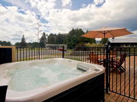 Modern Mountain Spa Escape Ohakune Holiday Home
