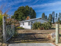 Snowcano Cottage Rangataua Holiday Home