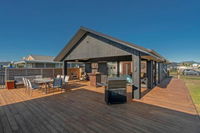 Black Beauty Retreat Matarangi Holiday Home