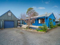Sky Blue Bach Whitianga Holiday Home