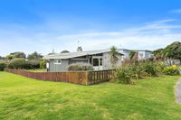 Queenie Waikanae Beach Holiday Home