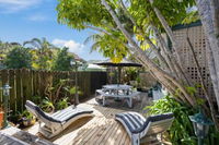 Paddles n Palms Te Ngaere Bay Bach