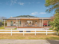 Tui Landing Pauanui Holiday Home