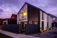 IRRESISITIBLE INNERCITY TOWNHOUSE
