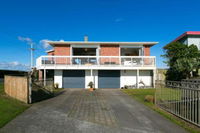 WANAKA BAY SEAVIEWS BEACH HOUSE