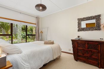 A Relaxed Haven By The Sea - Accommodation New Zealand 0
